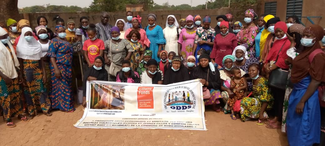 Photo de famille des femmes formées en saponification, formation financée par le Fonds Balemans