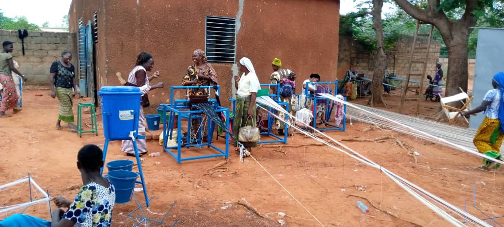 formation des femmes en tissage financée par le Fonds Balemans