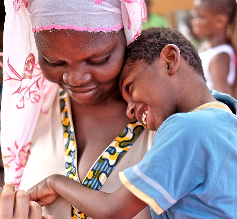 une femme et son enfant