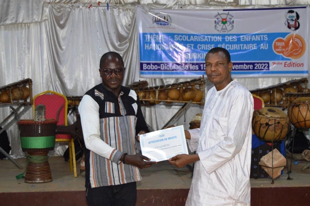 Photo de la remise du deuxième prix