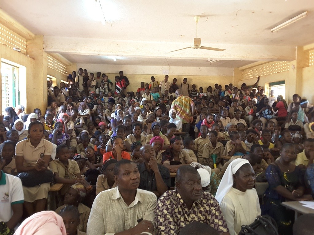 vue des participants à la première sonnette d'alarme en 2016 au Lycée Ouezzin COULIBALY de Bobo Dioulasso