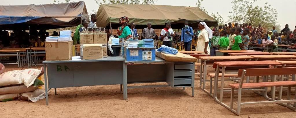 don de matériel aux Élèves Déplacés Internes à Dédougou