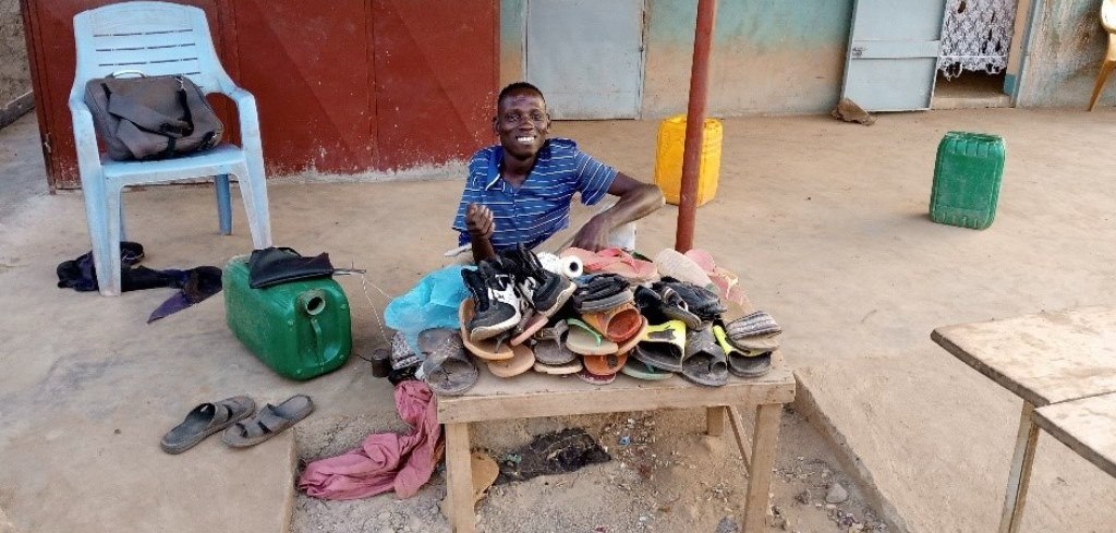 photo d'une personne handicapée dans son lieu de travail en coordonnerie