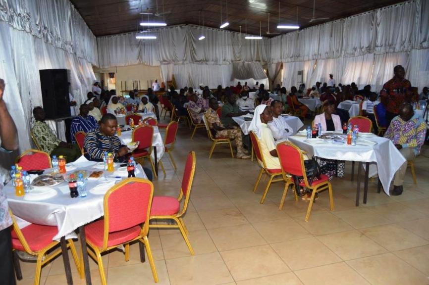 vue des participants à la cérémonie de proclamation des résultats
                                                                                                    du concours de l'école la plus inclusive de la ville de Bobo Dioulasso
                                                                                                    première édition