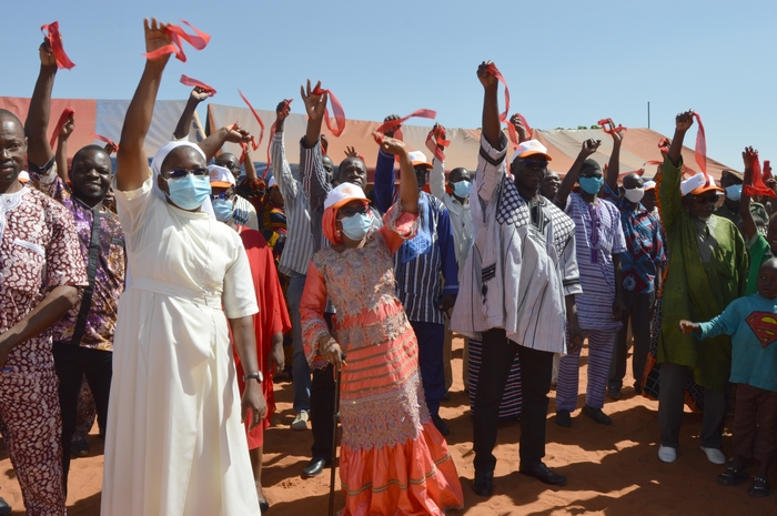 la minute de bruit avec des bandelettes lors de la sonnette d'alarme 2021